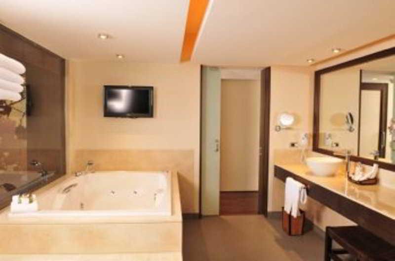 Hotel Dreams De Los Volcanes Puerto Varas Rom bilde